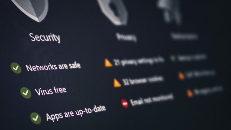 A security settings screen: networks are safe, virus free, apps are up to date